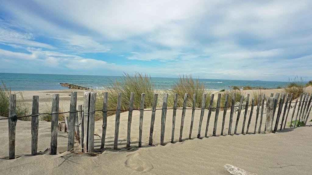 Studio cabine VUE PORT avec piscine, parc, boulodrome et parking privé Agde Extérieur photo