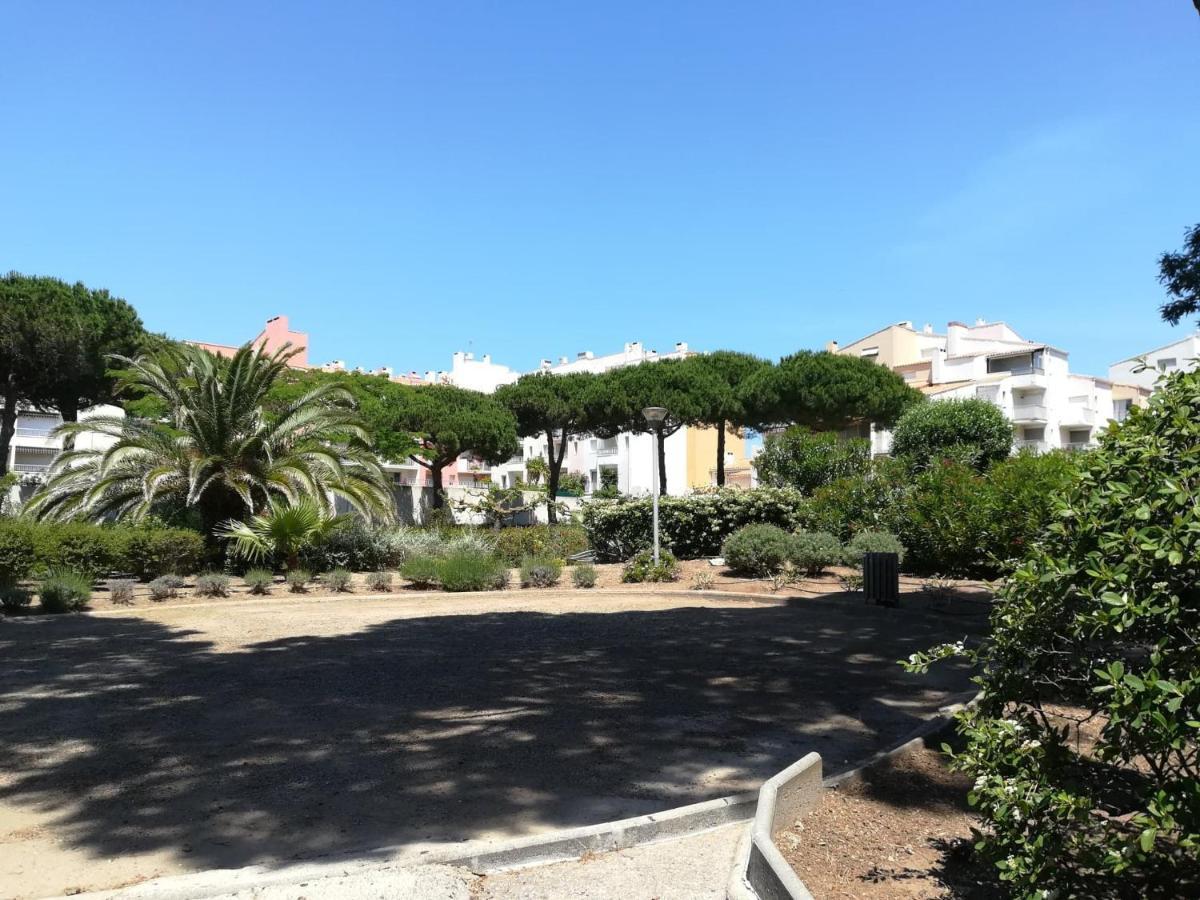 Studio cabine VUE PORT avec piscine, parc, boulodrome et parking privé Agde Extérieur photo