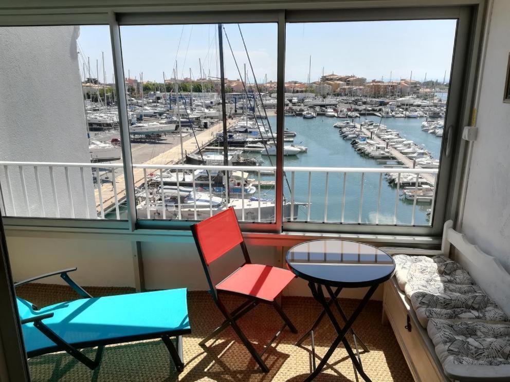 Studio cabine VUE PORT avec piscine, parc, boulodrome et parking privé Agde Extérieur photo